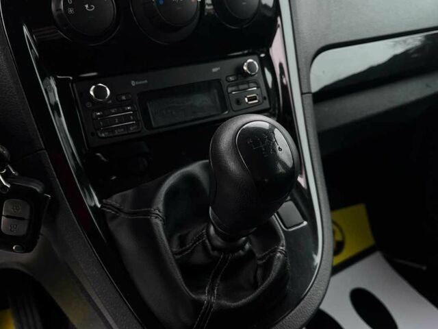 Сірий Мерседес Ц-Клас, об'ємом двигуна 1.5 л та пробігом 156 тис. км за 10999 $, фото 12 на Automoto.ua