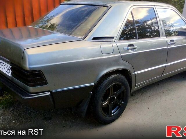 Сірий Мерседес Ц-Клас, об'ємом двигуна 2 л та пробігом 200 тис. км за 1800 $, фото 3 на Automoto.ua