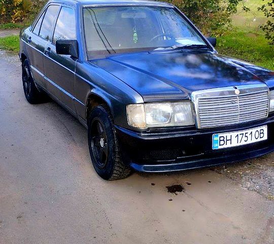 Сірий Мерседес Ц-Клас, об'ємом двигуна 2 л та пробігом 200 тис. км за 1800 $, фото 2 на Automoto.ua