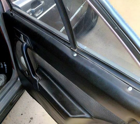 Сірий Мерседес Ц-Клас, об'ємом двигуна 2 л та пробігом 200 тис. км за 1800 $, фото 4 на Automoto.ua