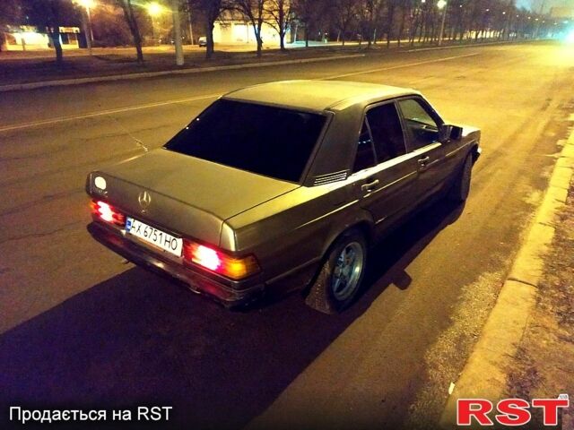 Серый Мерседес Ц-Класс, объемом двигателя 2 л и пробегом 470 тыс. км за 1500 $, фото 2 на Automoto.ua