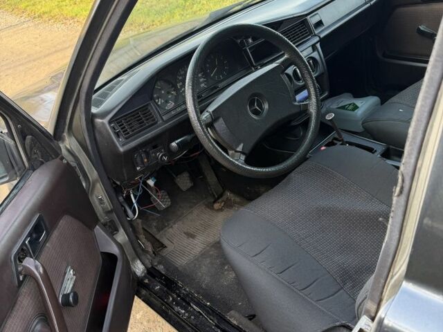 Сірий Мерседес Ц-Клас, об'ємом двигуна 1.8 л та пробігом 360 тис. км за 799 $, фото 15 на Automoto.ua