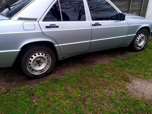 Серый Мерседес Ц-Класс, объемом двигателя 2 л и пробегом 200 тыс. км за 2200 $, фото 1 на Automoto.ua