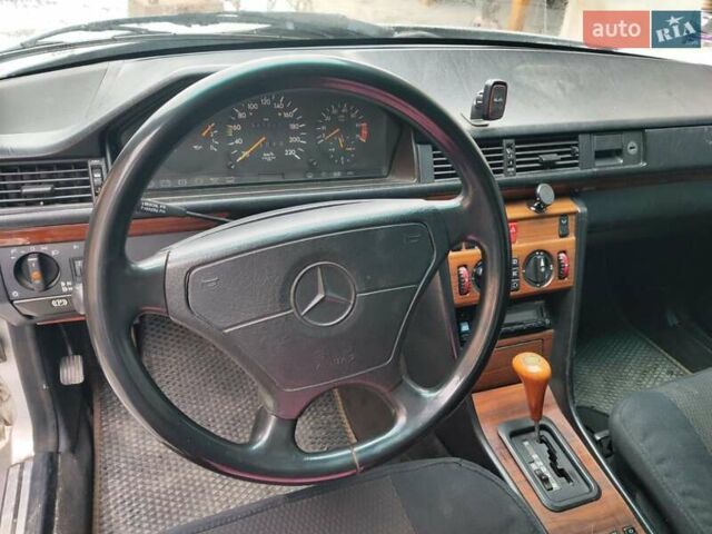 Сірий Мерседес Ц-Клас, об'ємом двигуна 2.3 л та пробігом 540 тис. км за 3000 $, фото 6 на Automoto.ua