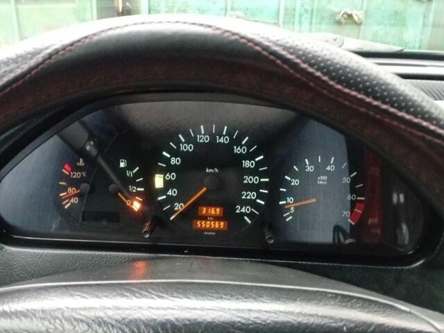 Серый Мерседес Ц-Класс, объемом двигателя 1.8 л и пробегом 500 тыс. км за 1900 $, фото 5 на Automoto.ua