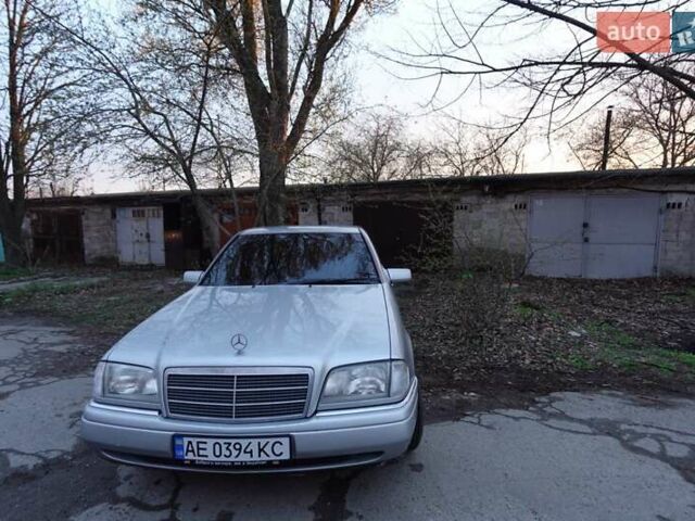 Мерседес Ц-Класс 1993 в Днепре (Днепропетровске) на Automoto.ua Серый Мерседес Ц-Класс, объемом двигателя 2 л и пробегом 200 тыс. км за 2454 $, фото 3 на Automoto.ua