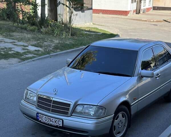 Мерседес Ц-Класс 1993 в Днепре (Днепропетровске) на Automoto.ua Серый Мерседес Ц-Класс, объемом двигателя 2 л и пробегом 200 тыс. км за 2454 $, фото 6 на Automoto.ua
