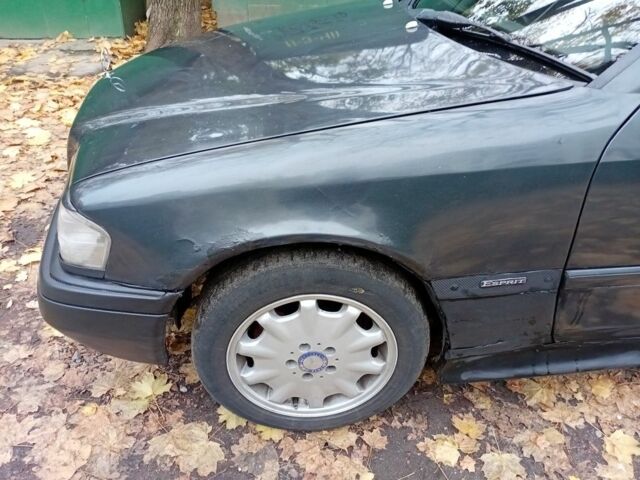 Серый Мерседес Ц-Класс, объемом двигателя 1.8 л и пробегом 500 тыс. км за 1900 $, фото 16 на Automoto.ua