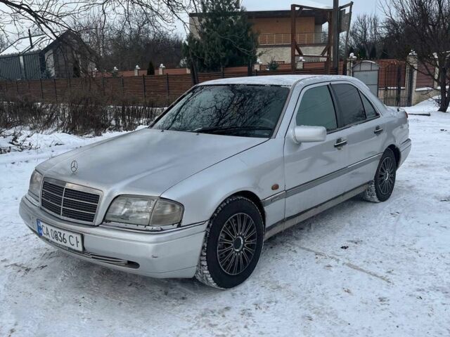 Сірий Мерседес Ц-Клас, об'ємом двигуна 1.8 л та пробігом 400 тис. км за 2500 $, фото 1 на Automoto.ua