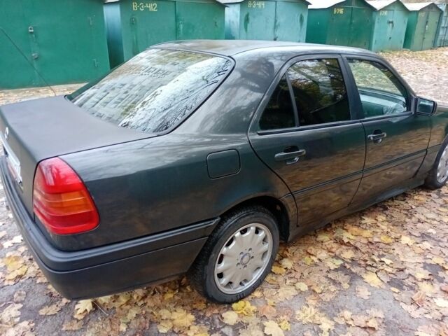 Серый Мерседес Ц-Класс, объемом двигателя 1.8 л и пробегом 500 тыс. км за 1900 $, фото 14 на Automoto.ua