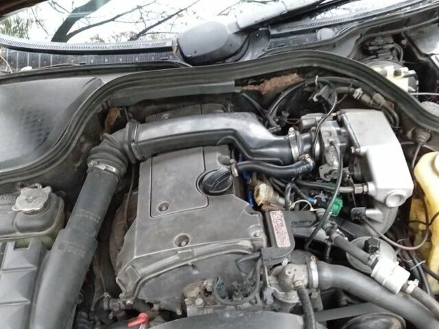 Серый Мерседес Ц-Класс, объемом двигателя 1.8 л и пробегом 500 тыс. км за 1900 $, фото 6 на Automoto.ua