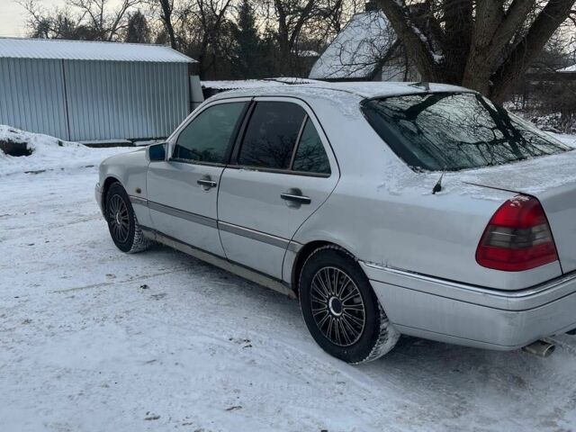 Сірий Мерседес Ц-Клас, об'ємом двигуна 1.8 л та пробігом 400 тис. км за 2500 $, фото 2 на Automoto.ua