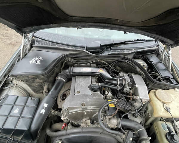 Серый Мерседес Ц-Класс, объемом двигателя 1.8 л и пробегом 400 тыс. км за 2100 $, фото 11 на Automoto.ua