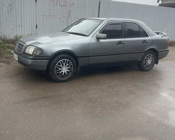 Серый Мерседес Ц-Класс, объемом двигателя 1.8 л и пробегом 400 тыс. км за 2100 $, фото 4 на Automoto.ua