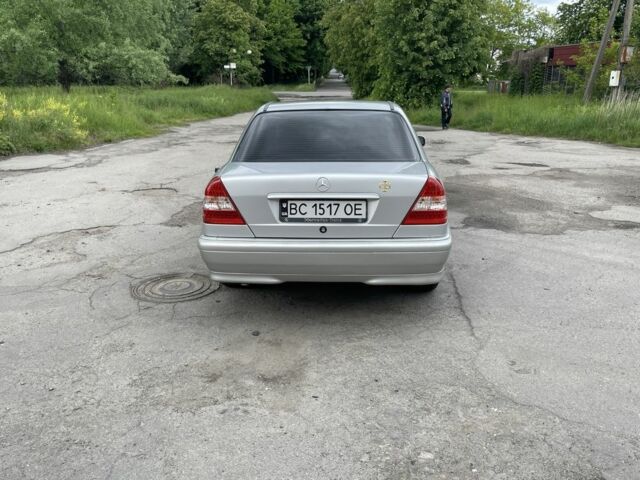 Серый Мерседес Ц-Класс, объемом двигателя 1.8 л и пробегом 287 тыс. км за 3600 $, фото 9 на Automoto.ua