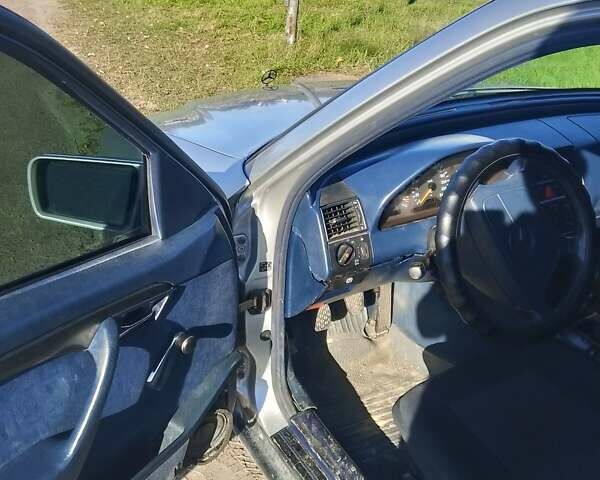 Сірий Мерседес Ц-Клас, об'ємом двигуна 1.8 л та пробігом 612 тис. км за 1800 $, фото 6 на Automoto.ua