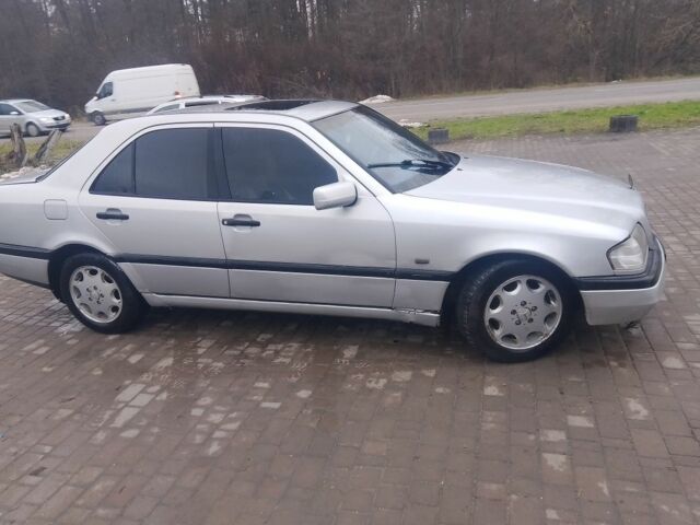 Серый Мерседес Ц-Класс, объемом двигателя 1.8 л и пробегом 500 тыс. км за 1600 $, фото 5 на Automoto.ua