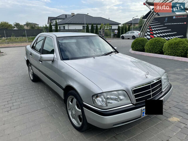 Сірий Мерседес Ц-Клас, об'ємом двигуна 1.8 л та пробігом 420 тис. км за 2900 $, фото 5 на Automoto.ua