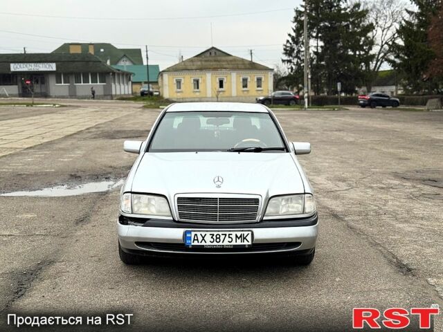 Сірий Мерседес Ц-Клас, об'ємом двигуна 2.2 л та пробігом 300 тис. км за 1999 $, фото 1 на Automoto.ua
