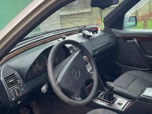 Сірий Мерседес Ц-Клас, об'ємом двигуна 1.8 л та пробігом 3 тис. км за 800 $, фото 2 на Automoto.ua