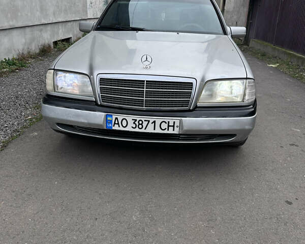 Сірий Мерседес Ц-Клас, об'ємом двигуна 2.2 л та пробігом 226 тис. км за 2350 $, фото 8 на Automoto.ua