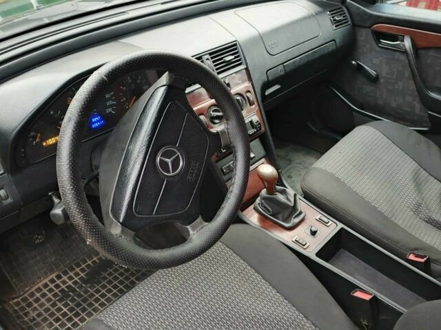 Сірий Мерседес Ц-Клас, об'ємом двигуна 1.8 л та пробігом 230 тис. км за 1600 $, фото 7 на Automoto.ua