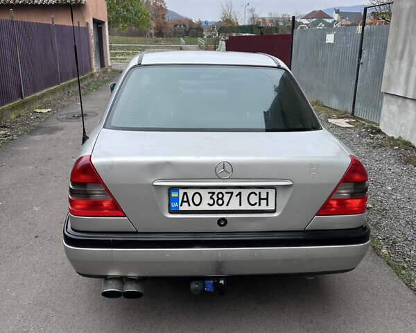 Сірий Мерседес Ц-Клас, об'ємом двигуна 2.2 л та пробігом 226 тис. км за 2350 $, фото 3 на Automoto.ua