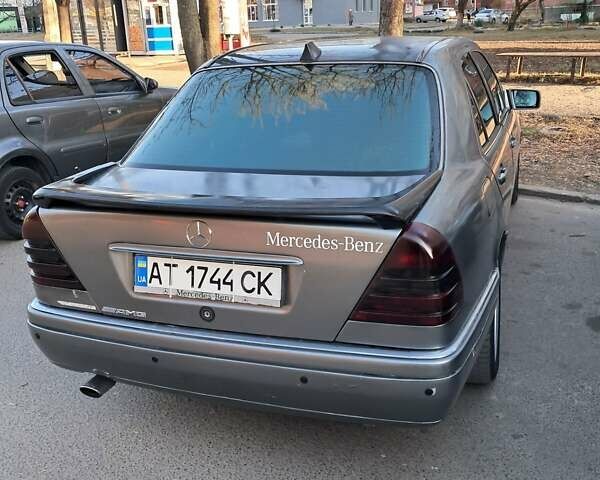 Серый Мерседес Ц-Класс, объемом двигателя 1.8 л и пробегом 344 тыс. км за 2700 $, фото 21 на Automoto.ua