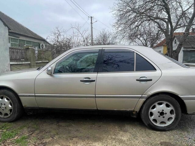 Сірий Мерседес Ц-Клас, об'ємом двигуна 1.8 л та пробігом 3 тис. км за 800 $, фото 3 на Automoto.ua