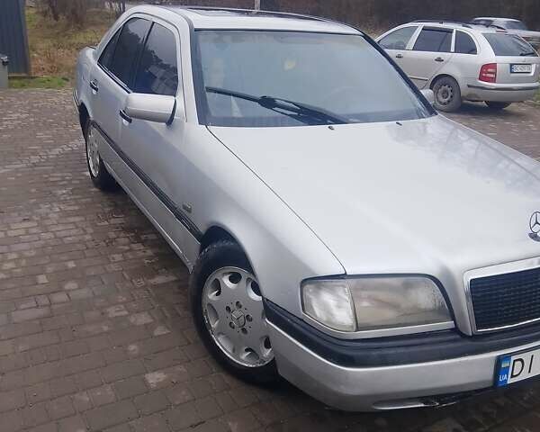 Серый Мерседес Ц-Класс, объемом двигателя 1.8 л и пробегом 590 тыс. км за 1450 $, фото 10 на Automoto.ua