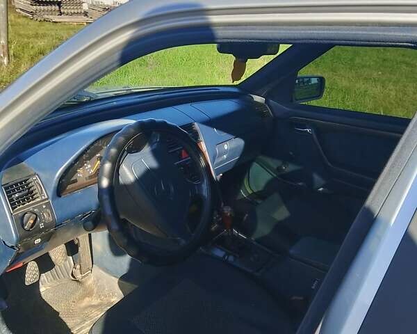 Серый Мерседес Ц-Класс, объемом двигателя 1.8 л и пробегом 500 тыс. км за 1350 $, фото 8 на Automoto.ua