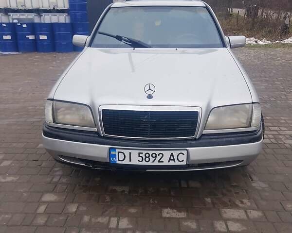 Серый Мерседес Ц-Класс, объемом двигателя 1.8 л и пробегом 500 тыс. км за 1350 $, фото 1 на Automoto.ua