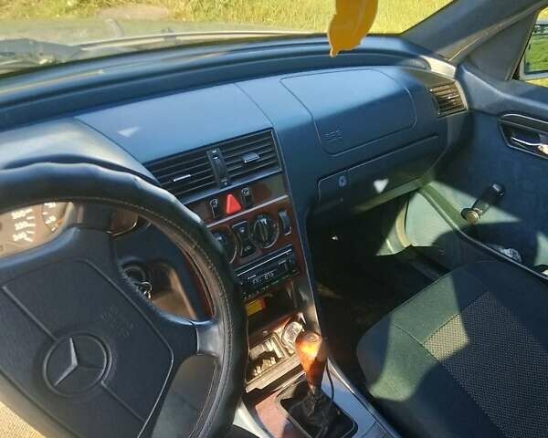 Сірий Мерседес Ц-Клас, об'ємом двигуна 1.8 л та пробігом 612 тис. км за 1800 $, фото 1 на Automoto.ua