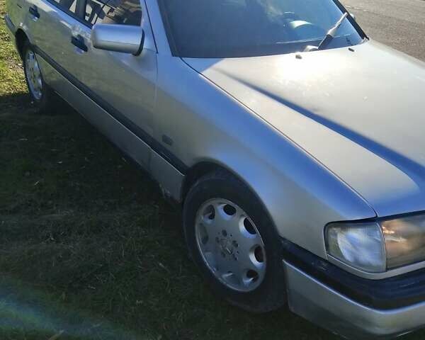 Сірий Мерседес Ц-Клас, об'ємом двигуна 1.8 л та пробігом 612 тис. км за 1800 $, фото 3 на Automoto.ua