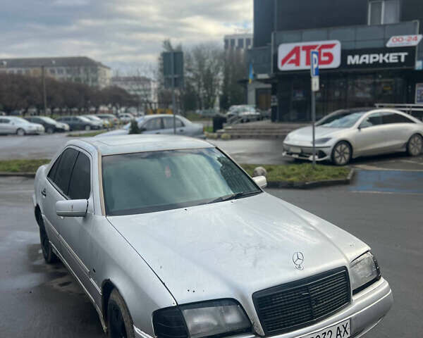 Сірий Мерседес Ц-Клас, об'ємом двигуна 1.8 л та пробігом 400 тис. км за 1450 $, фото 1 на Automoto.ua