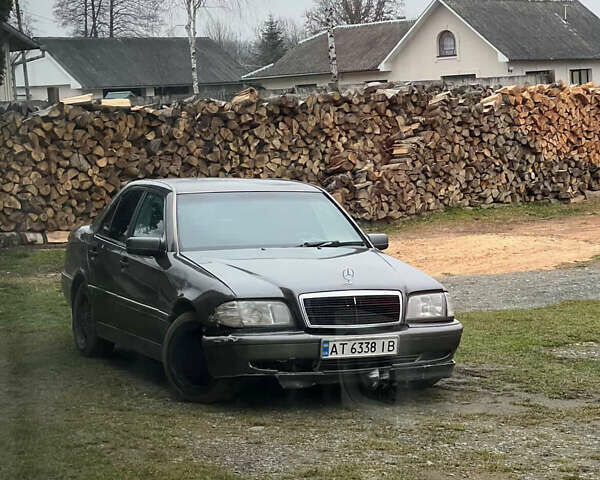 Сірий Мерседес Ц-Клас, об'ємом двигуна 2.5 л та пробігом 480 тис. км за 1700 $, фото 2 на Automoto.ua