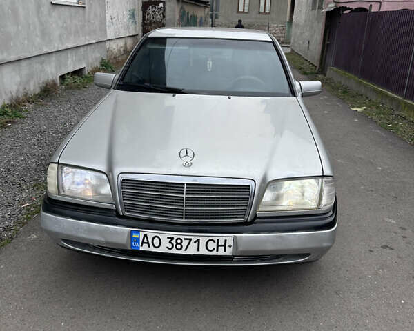 Сірий Мерседес Ц-Клас, об'ємом двигуна 2.2 л та пробігом 226 тис. км за 2350 $, фото 2 на Automoto.ua