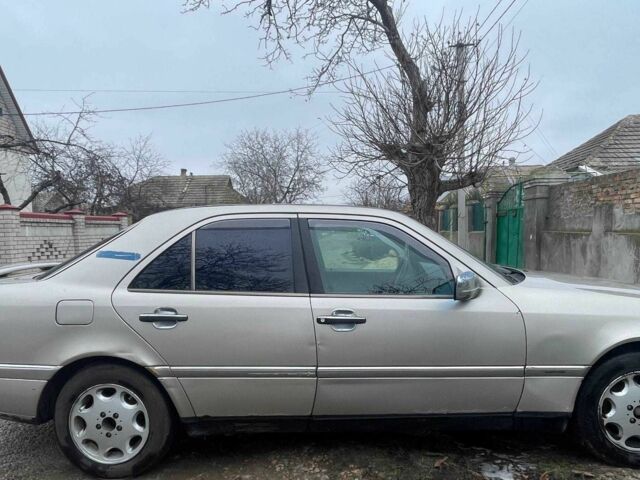 Сірий Мерседес Ц-Клас, об'ємом двигуна 1.8 л та пробігом 3 тис. км за 800 $, фото 4 на Automoto.ua