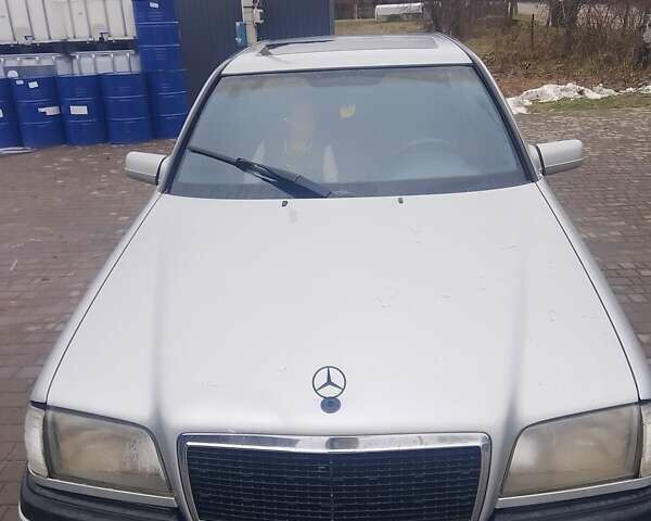 Серый Мерседес Ц-Класс, объемом двигателя 1.8 л и пробегом 590 тыс. км за 1450 $, фото 9 на Automoto.ua