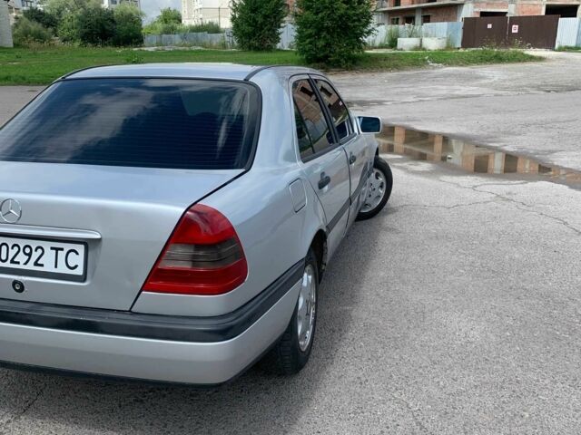 Сірий Мерседес Ц-Клас, об'ємом двигуна 1.8 л та пробігом 600 тис. км за 2200 $, фото 7 на Automoto.ua