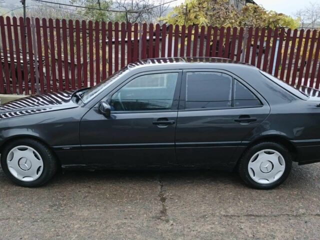 Сірий Мерседес Ц-Клас, об'ємом двигуна 1.8 л та пробігом 230 тис. км за 1600 $, фото 3 на Automoto.ua