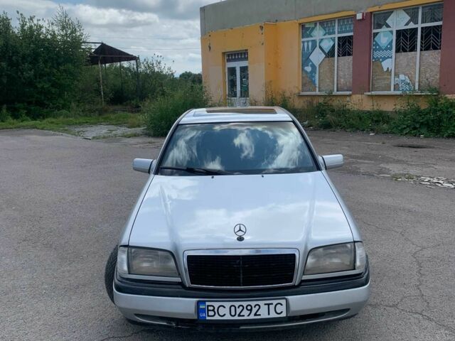 Сірий Мерседес Ц-Клас, об'ємом двигуна 1.8 л та пробігом 600 тис. км за 2200 $, фото 1 на Automoto.ua