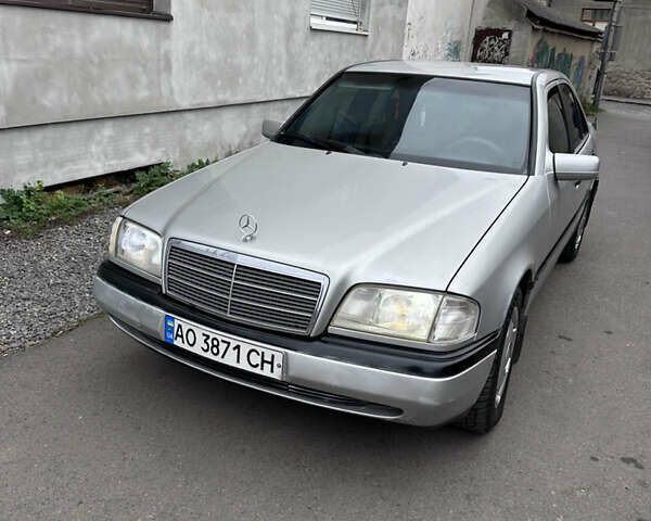 Сірий Мерседес Ц-Клас, об'ємом двигуна 2.2 л та пробігом 226 тис. км за 2350 $, фото 1 на Automoto.ua