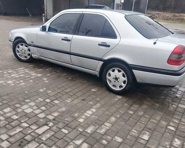 Серый Мерседес Ц-Класс, объемом двигателя 1.8 л и пробегом 590 тыс. км за 1450 $, фото 7 на Automoto.ua