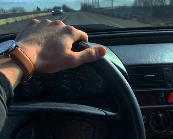 Сірий Мерседес Ц-Клас, об'ємом двигуна 2.5 л та пробігом 480 тис. км за 1700 $, фото 3 на Automoto.ua