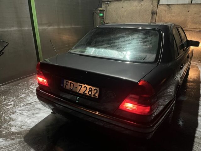 Сірий Мерседес Ц-Клас, об'ємом двигуна 1.8 л та пробігом 240 тис. км за 1350 $, фото 7 на Automoto.ua