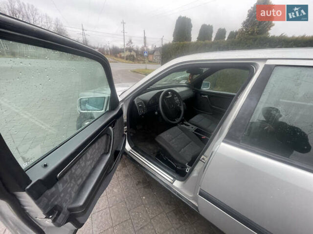 Серый Мерседес Ц-Класс, объемом двигателя 1.8 л и пробегом 237 тыс. км за 1900 $, фото 4 на Automoto.ua