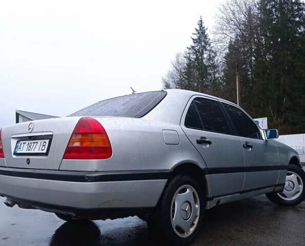 Мерседес Ц-Клас 1996 у Івано-Франківську на Automoto.ua Сірий Мерседес Ц-Клас, об'ємом двигуна 1.8 л та пробігом 300 тис. км за 2300 $, фото 4 на Automoto.ua