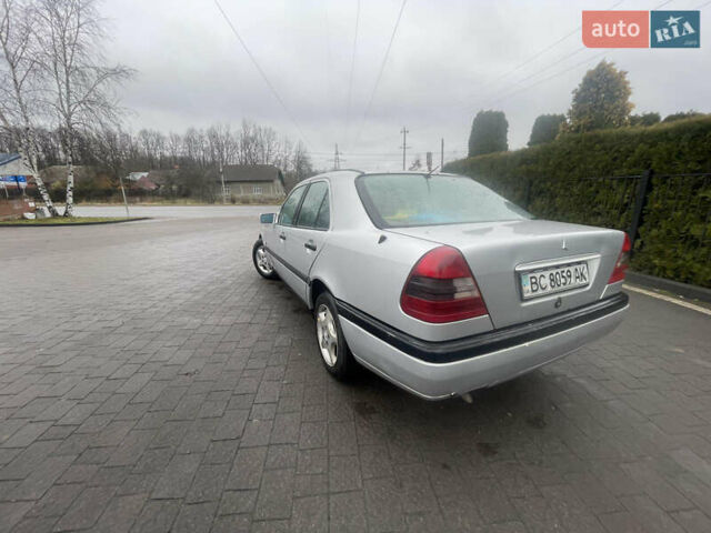 Серый Мерседес Ц-Класс, объемом двигателя 1.8 л и пробегом 237 тыс. км за 1900 $, фото 13 на Automoto.ua