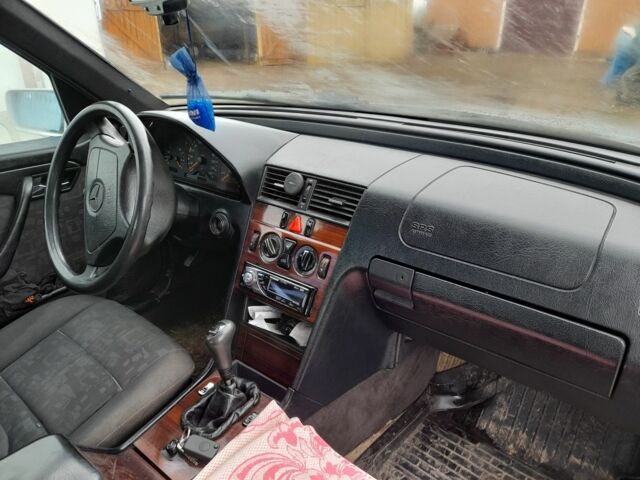 Сірий Мерседес Ц-Клас, об'ємом двигуна 0 л та пробігом 268 тис. км за 1999 $, фото 6 на Automoto.ua